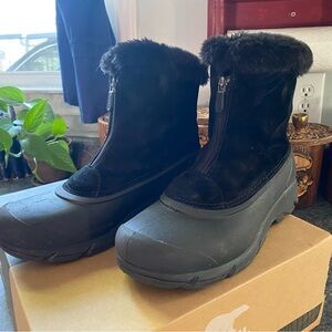 Sorel Snow Angel Boots - Women size 9 - Excellent used condition